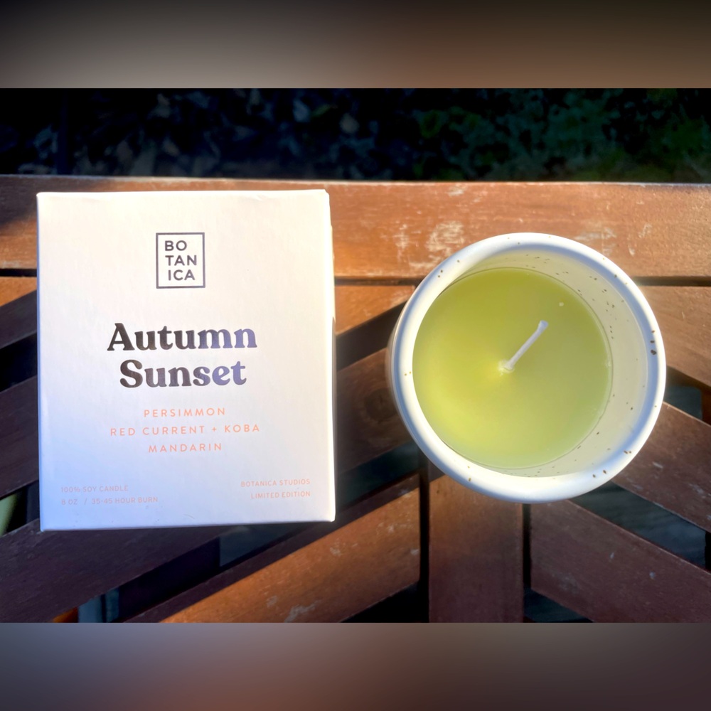 Botanica scented soy candle - NEW -